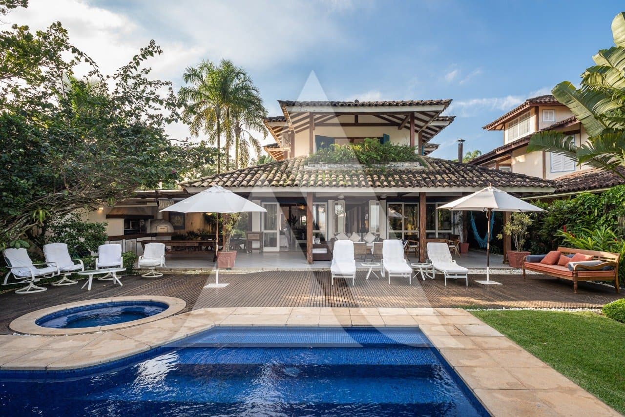 Casa em Condomínio em Camburizinho