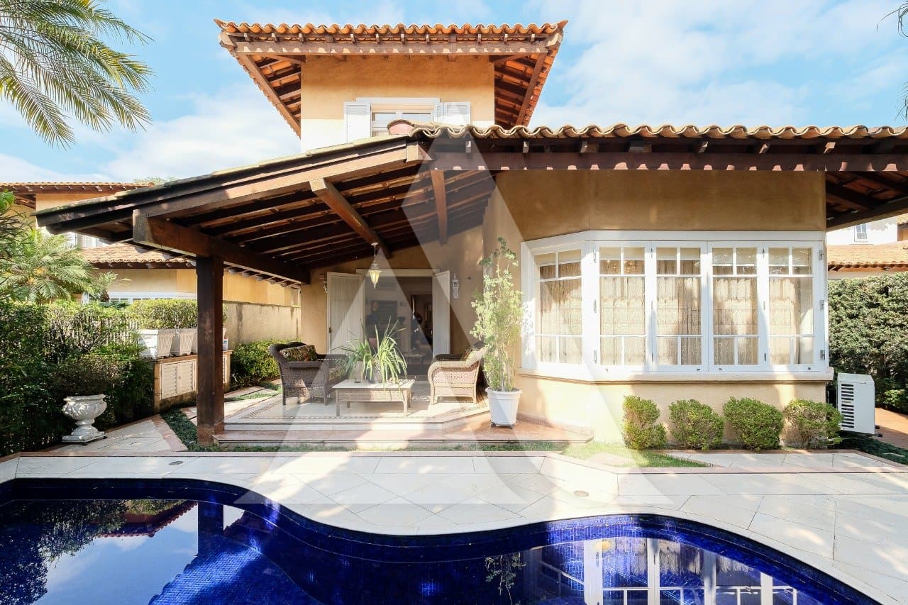 Casa em Condomínio em Jardim Luzitânia